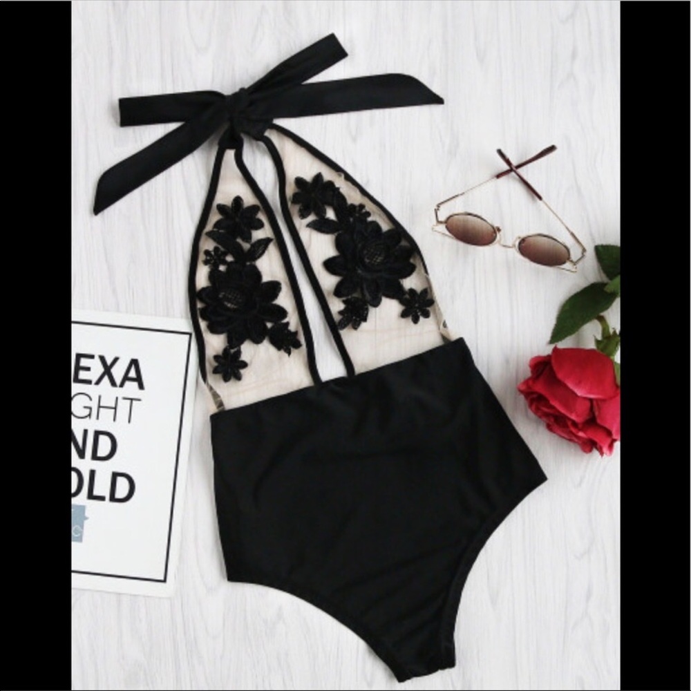 ๐HOST PICK๐ NEW BLAK FLORAL BATHING SUIT - Picture 2 of 6